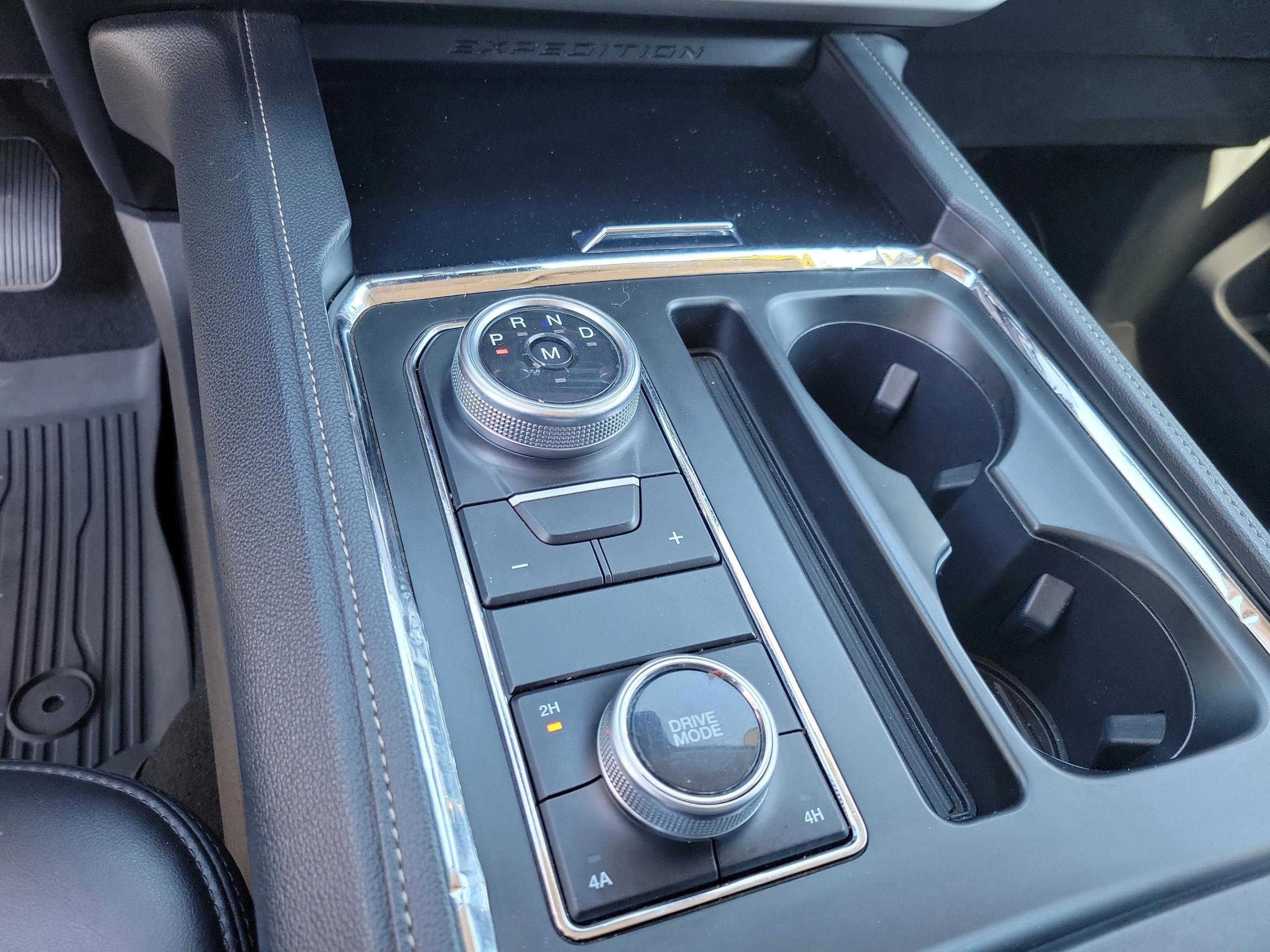 Used 2024 Ford Expedition XLT image 21