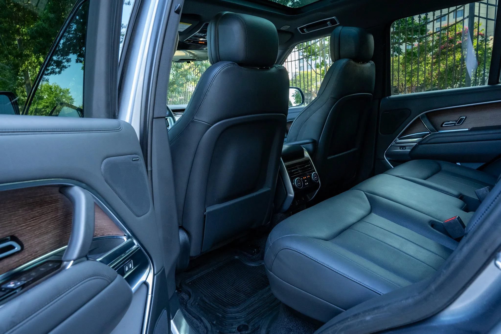 Used 2023 Land Rover Range Rover SE AWD/4WD image 13