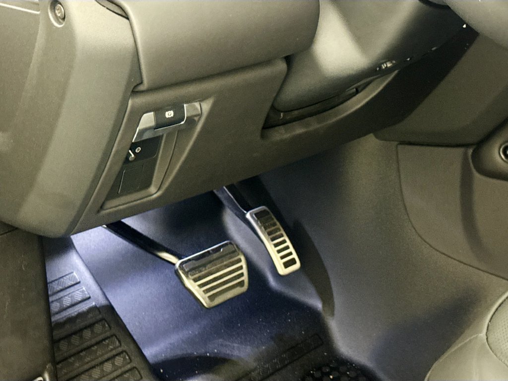 New 2026 Land Rover Defender 110 OCTA AWD/4WD image 10