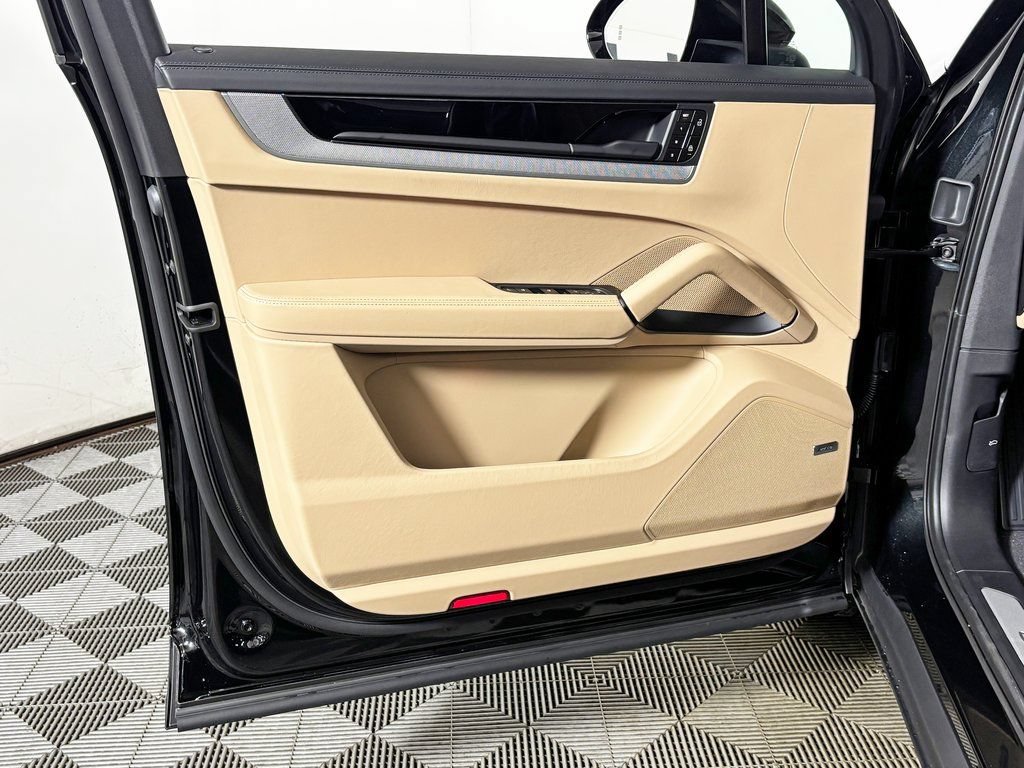 Certified 2026 Porsche Cayenne AWD/4WD image 16