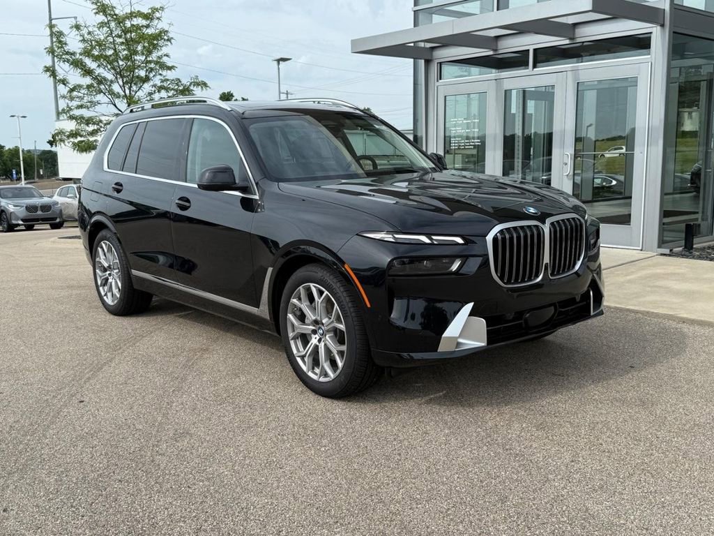 New 2025 BMW X7 xDrive40i w/ Premium Package
