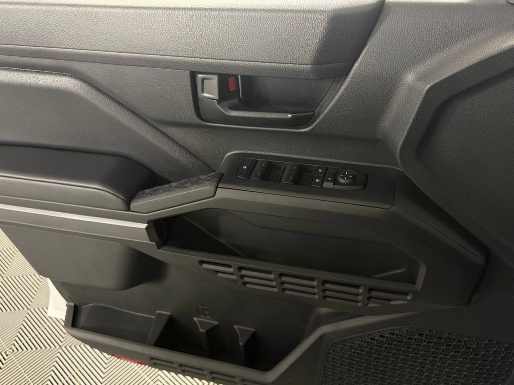 Used 2025 Toyota Tacoma SR5 AWD/4WD image 25
