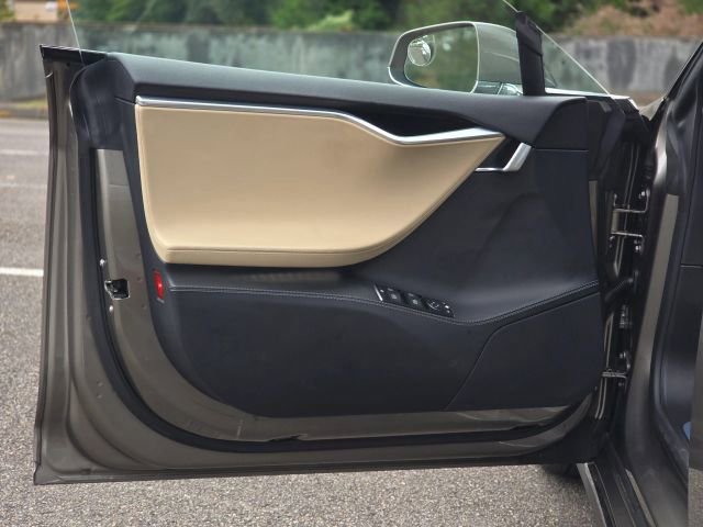 Used 2015 Tesla Model S 85D image 28