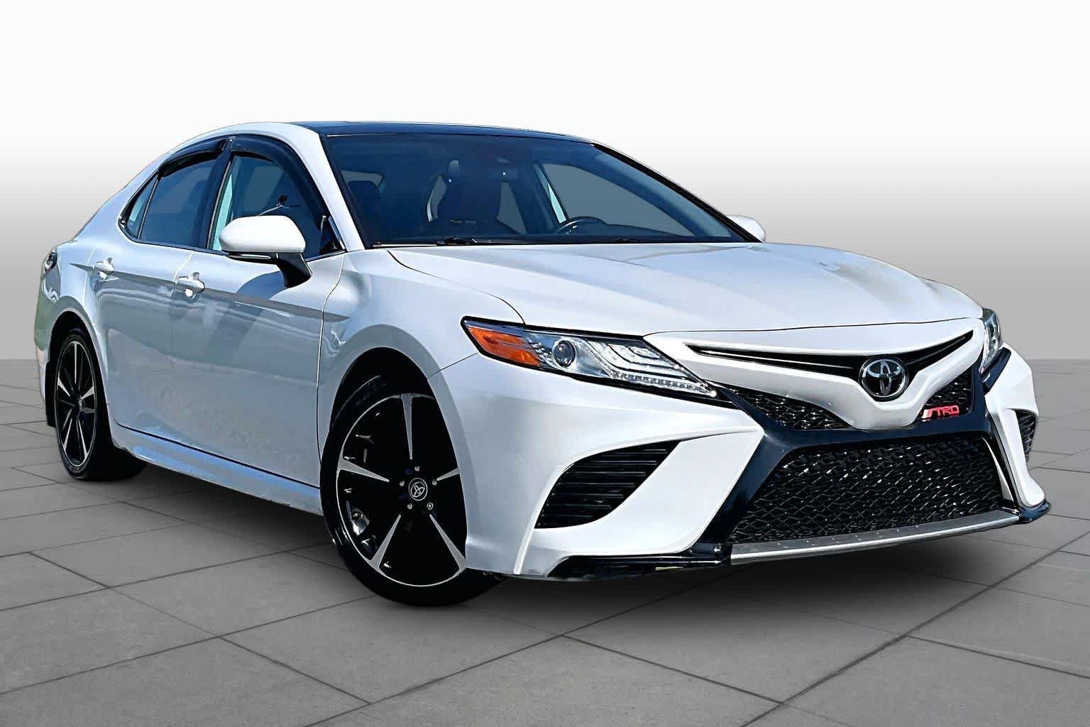 Used 2020 Toyota Camry XSE FWD image 3