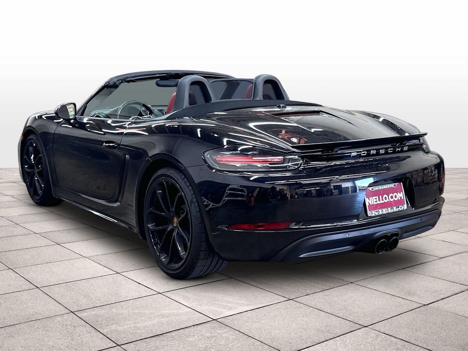 Used 2024 Porsche 718 Boxster RWD image 15