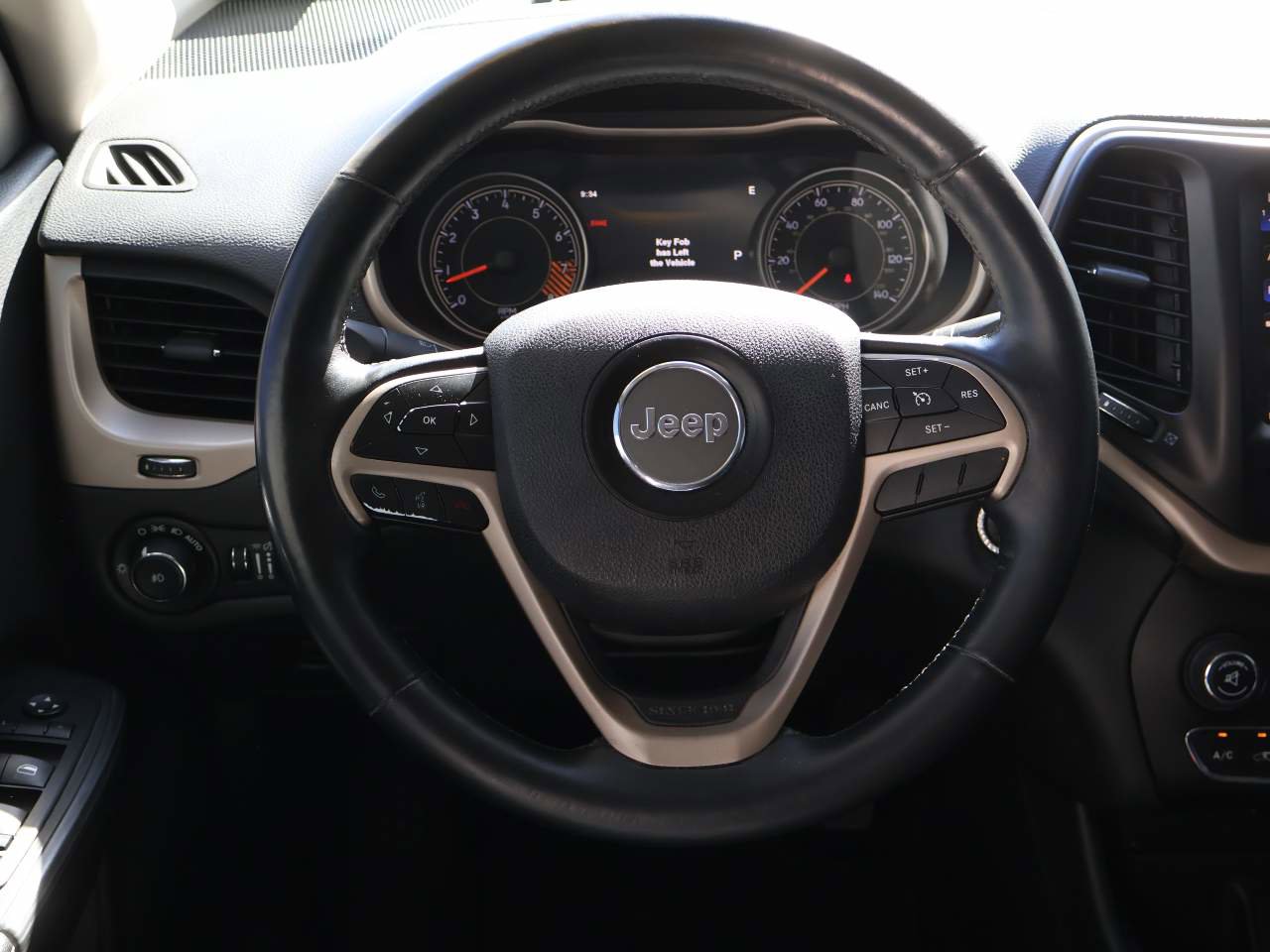 Used 2015 Jeep Cherokee Limited image 13