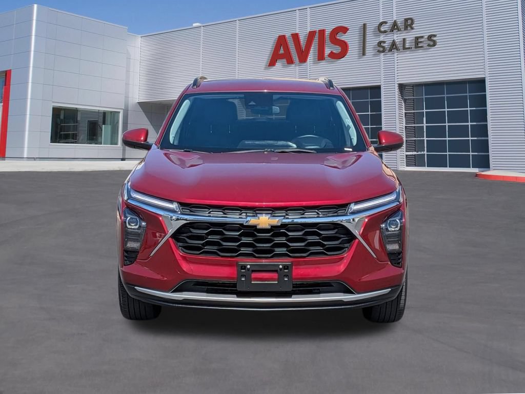 Used 2025 Chevrolet Trax LT w/ LT Convenience Package FWD image 2