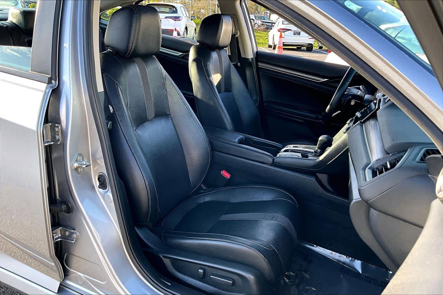 Used 2019 Honda Civic Touring image 9