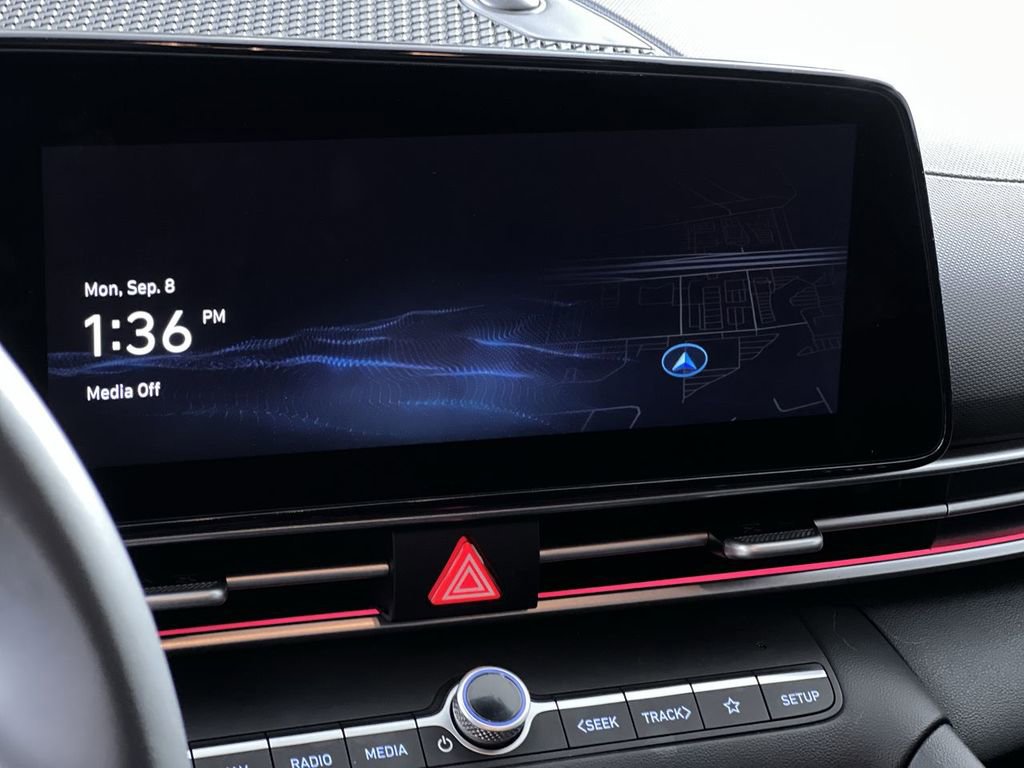 Used 2025 Hyundai Elantra SEL image 18