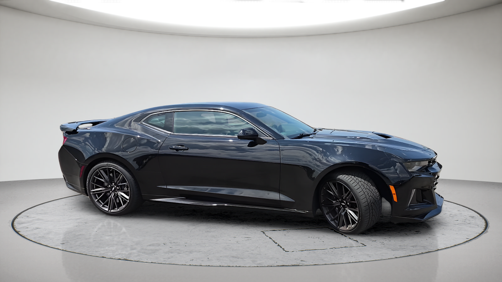 Used 2018 Chevrolet Camaro ZL1 RWD image 4