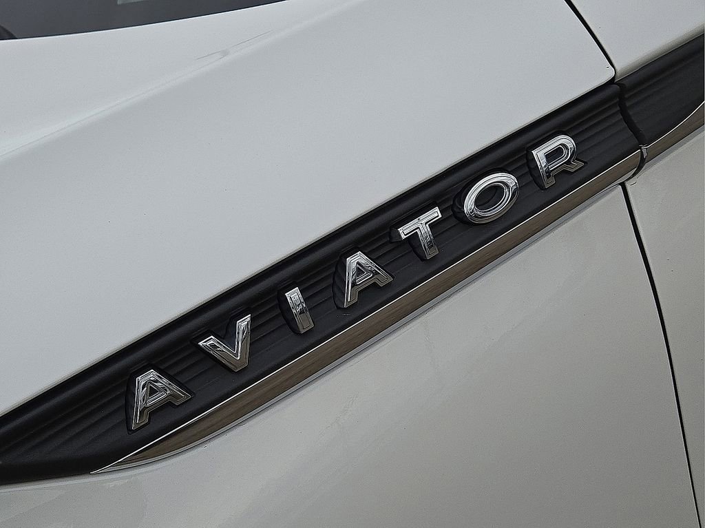 Used 2022 Lincoln Aviator Reserve w/ Equipment Group 201A image 12