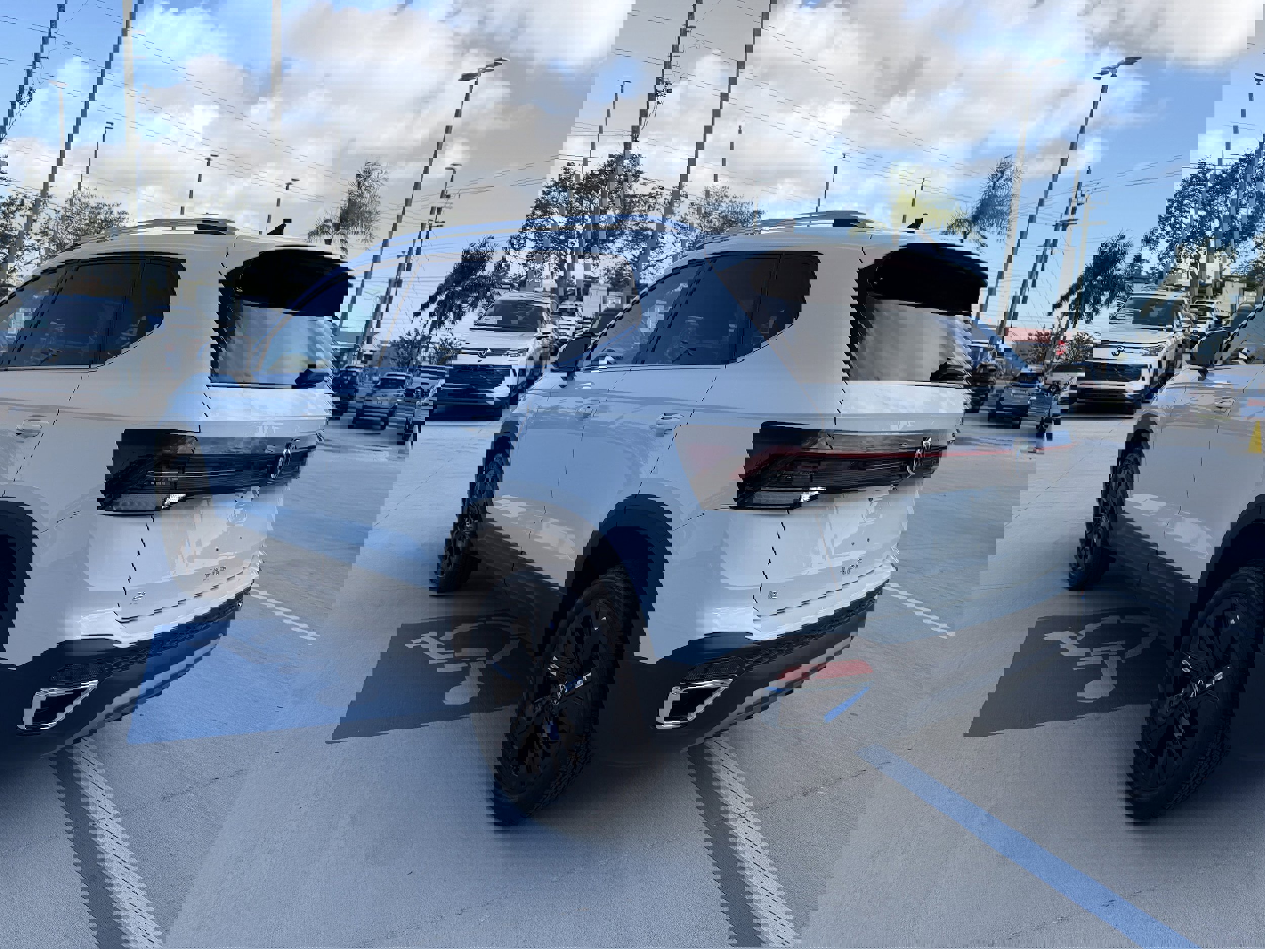 New 2026 Volkswagen Taos SE image 5