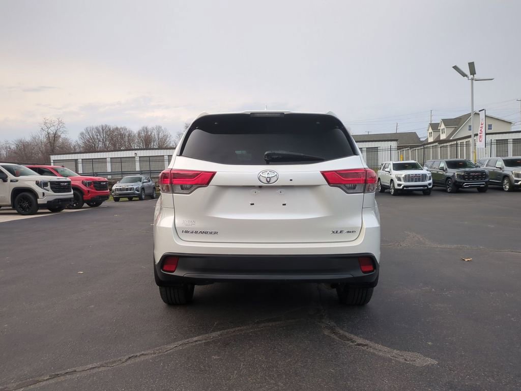 Used 2017 Toyota Highlander XLE image 6
