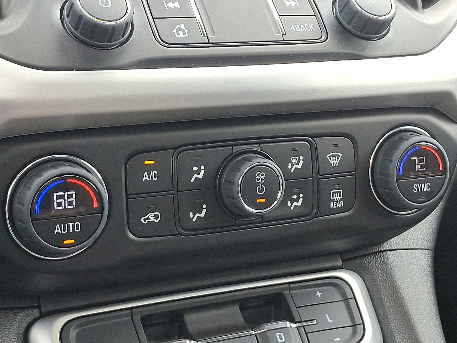 Used 2023 GMC Acadia SLE w/ Driver Convenience Package image 16