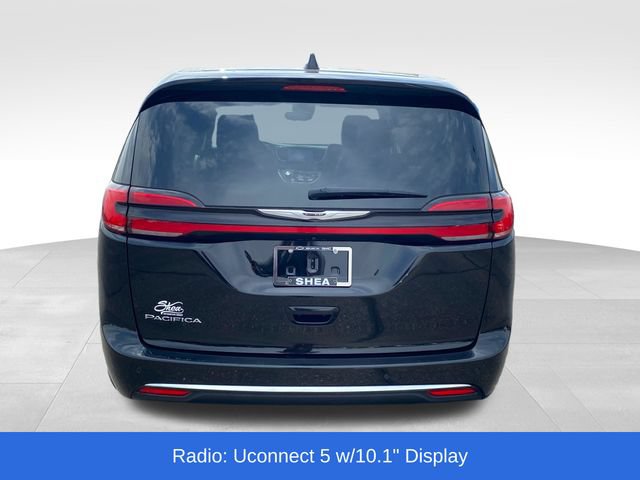 Used 2024 Chrysler Pacifica Touring-L FWD image 4
