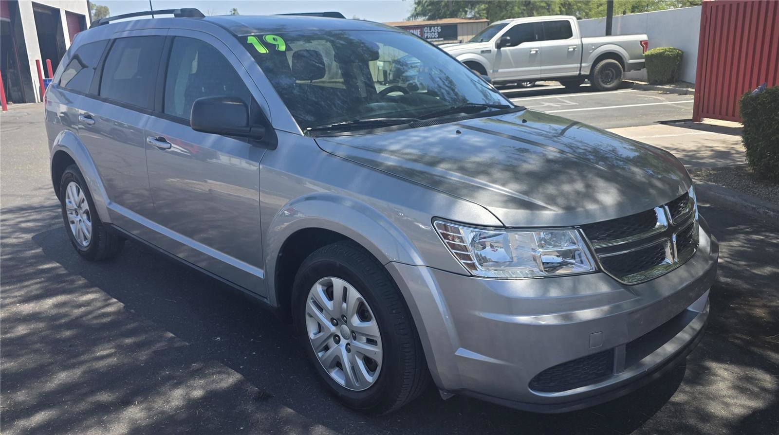 Used 2019 Dodge Journey SE FWD image 3