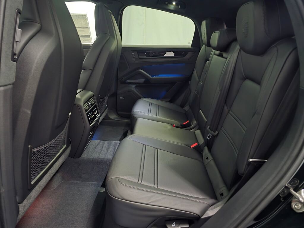 New 2026 Porsche Cayenne GTS image 20