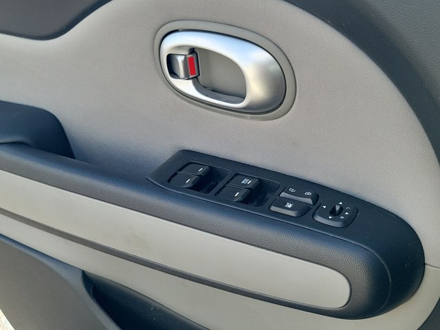 Used 2016 Kia Soul FWD image 18