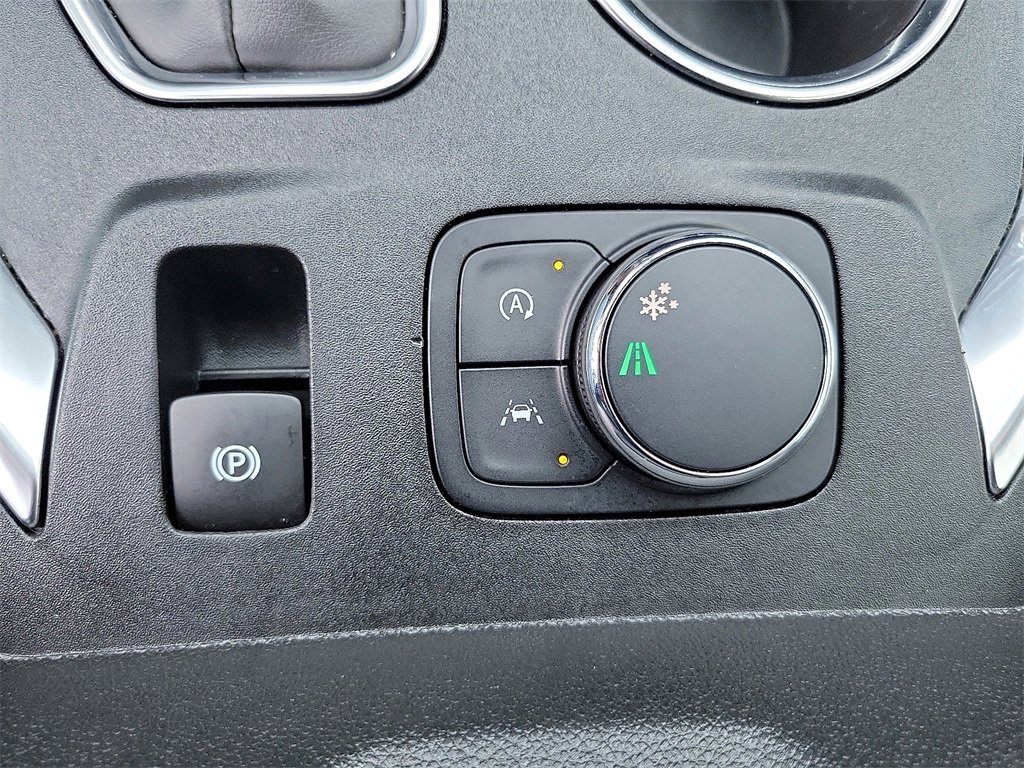 Used 2022 Chevrolet Traverse LS image 14