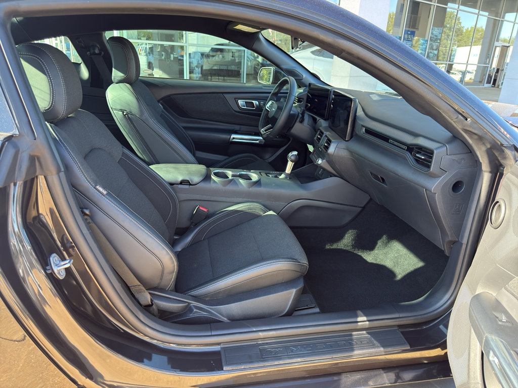 Used 2024 Ford Mustang Coupe image 7