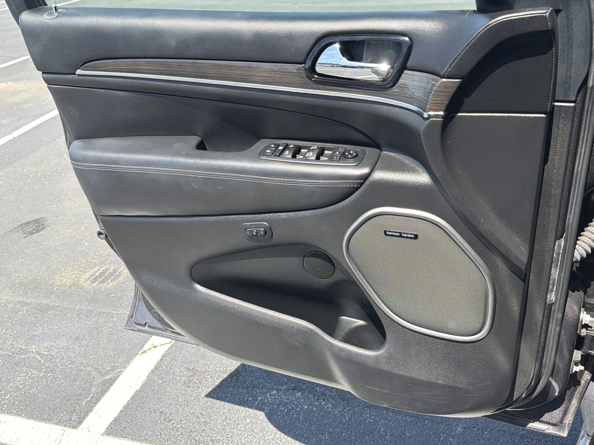 Used 2019 Jeep Grand Cherokee Overland image 14