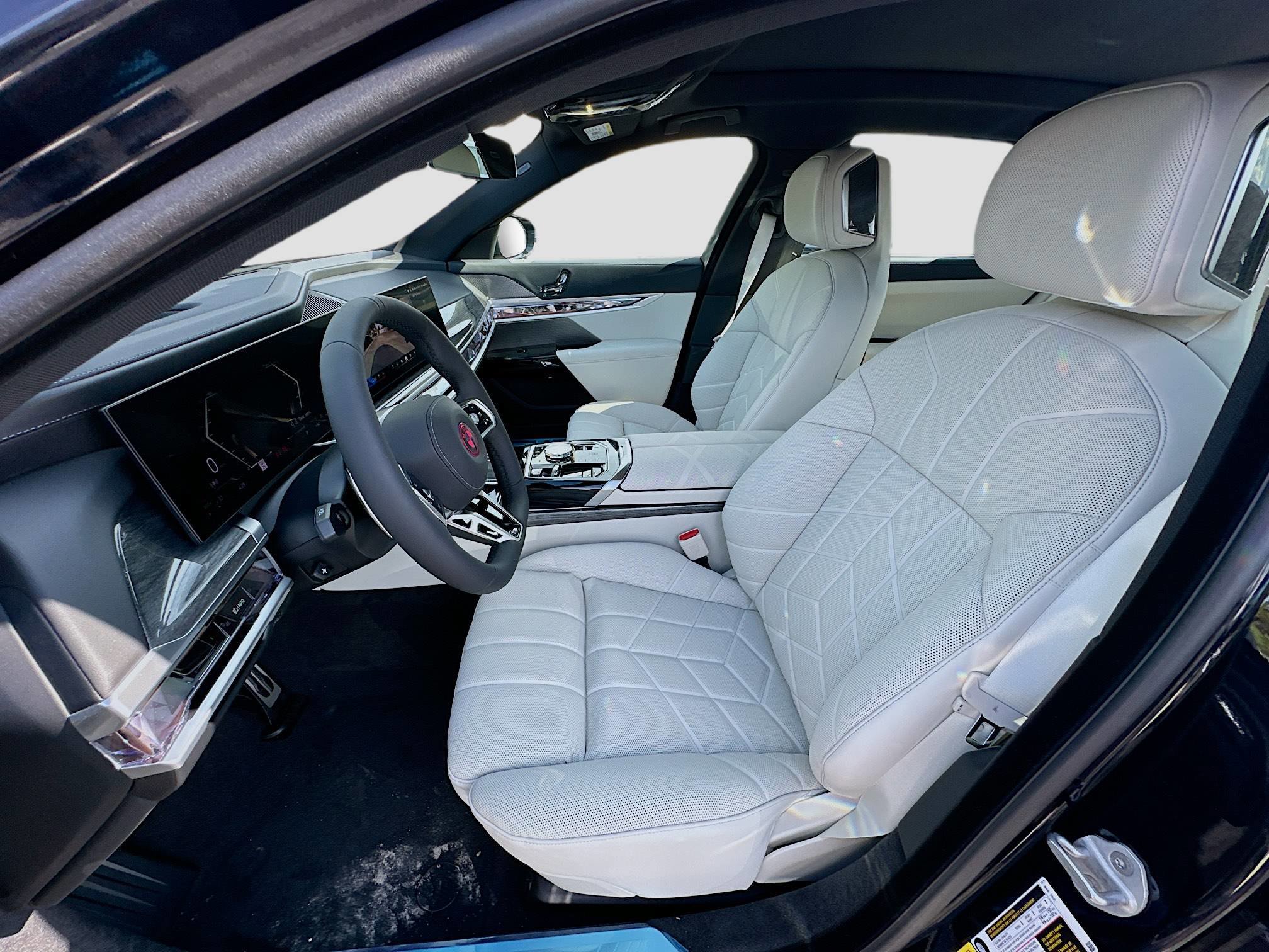 New 2026 BMW 750e xDrive image 16