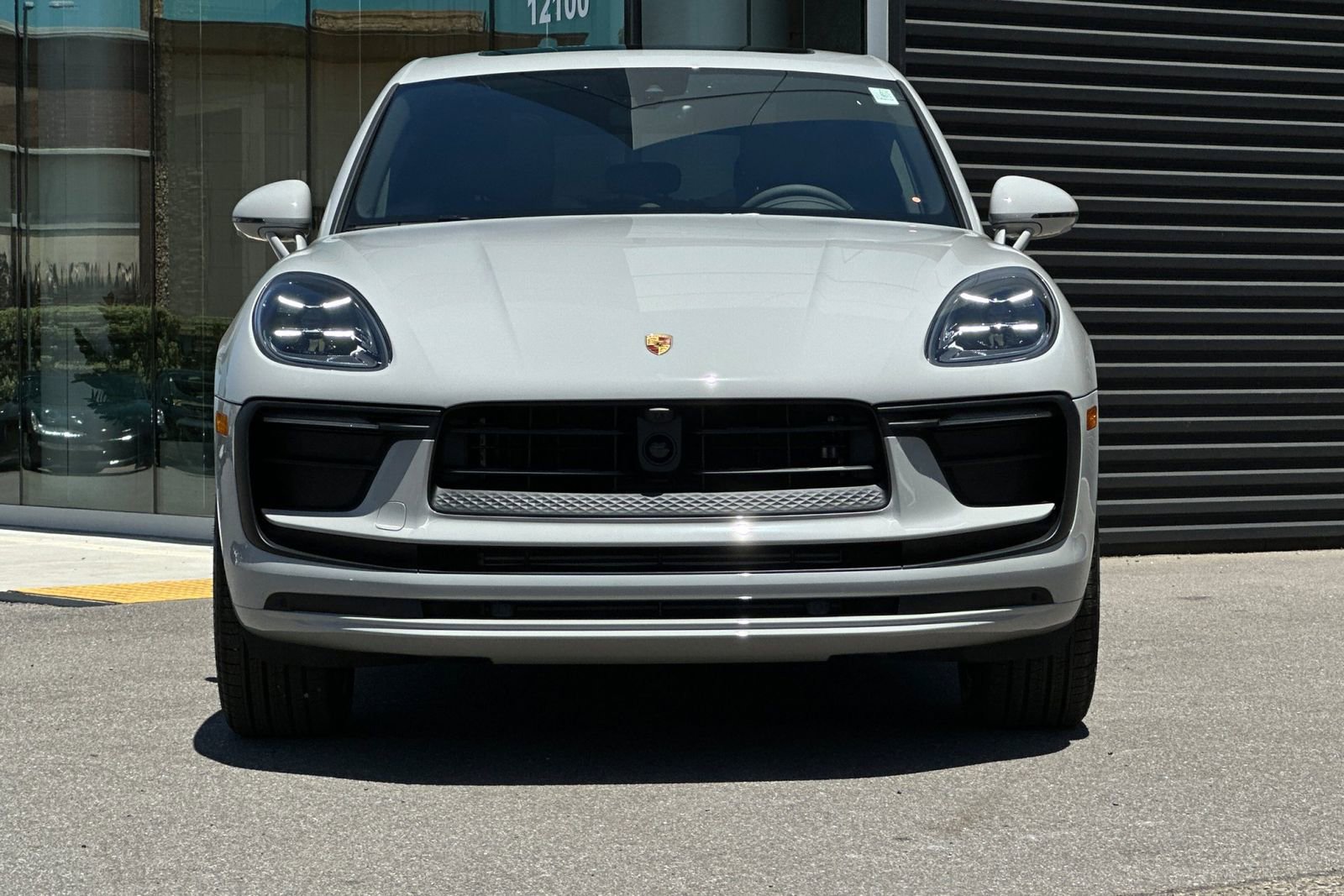 Certified 2025 Porsche Macan image 11
