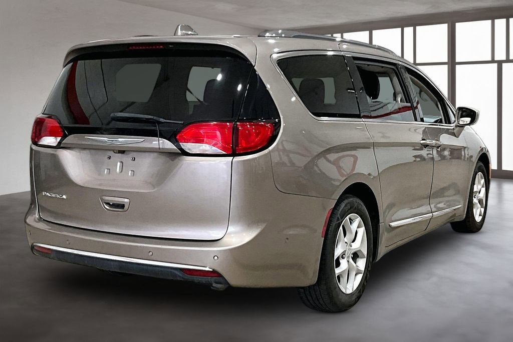 Used 2018 Chrysler Pacifica Touring-L Plus w/ Advanced Safetytec Group image 2