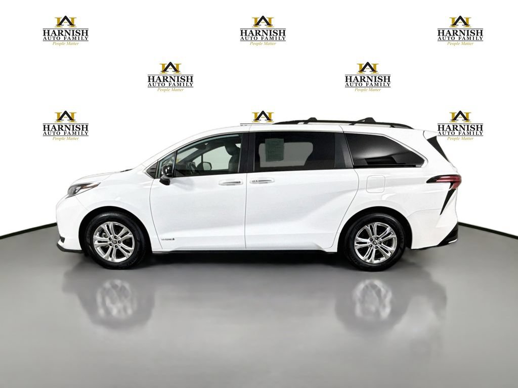 Used 2021 Toyota Sienna XSE w/ XSE Plus Package AWD/4WD image 4