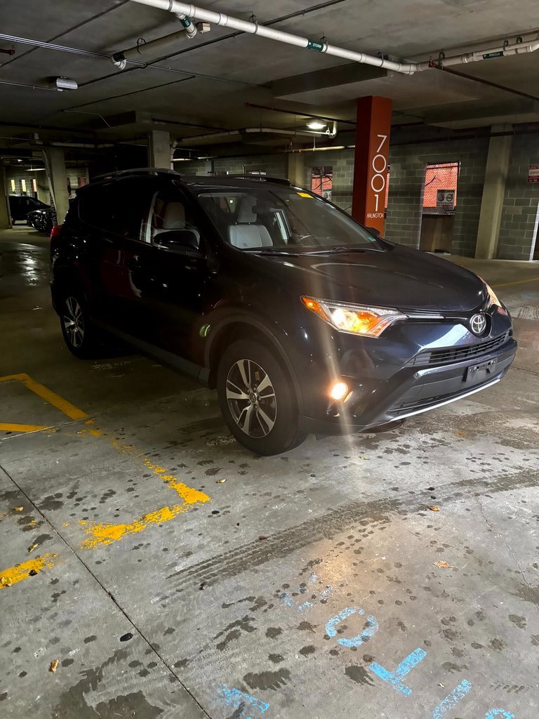 Used 2018 Toyota RAV4 XLE image 10