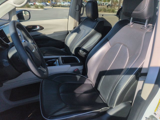 Used 2024 Chrysler Pacifica Limited image 17