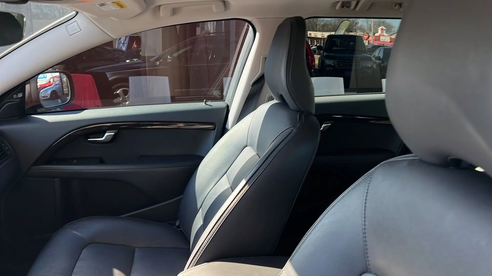Used 2016 Volvo XC70 T5 Premier w/ Proximity Package AWD/4WD image 39