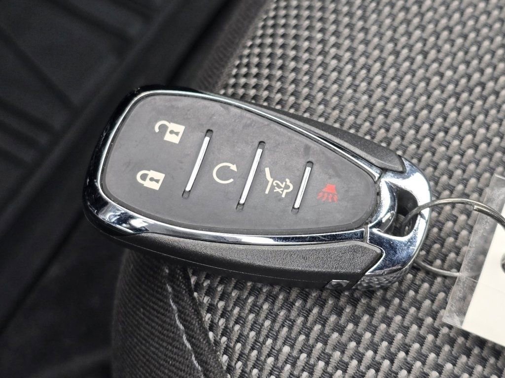 Used 2023 Chevrolet Traverse LT image 32