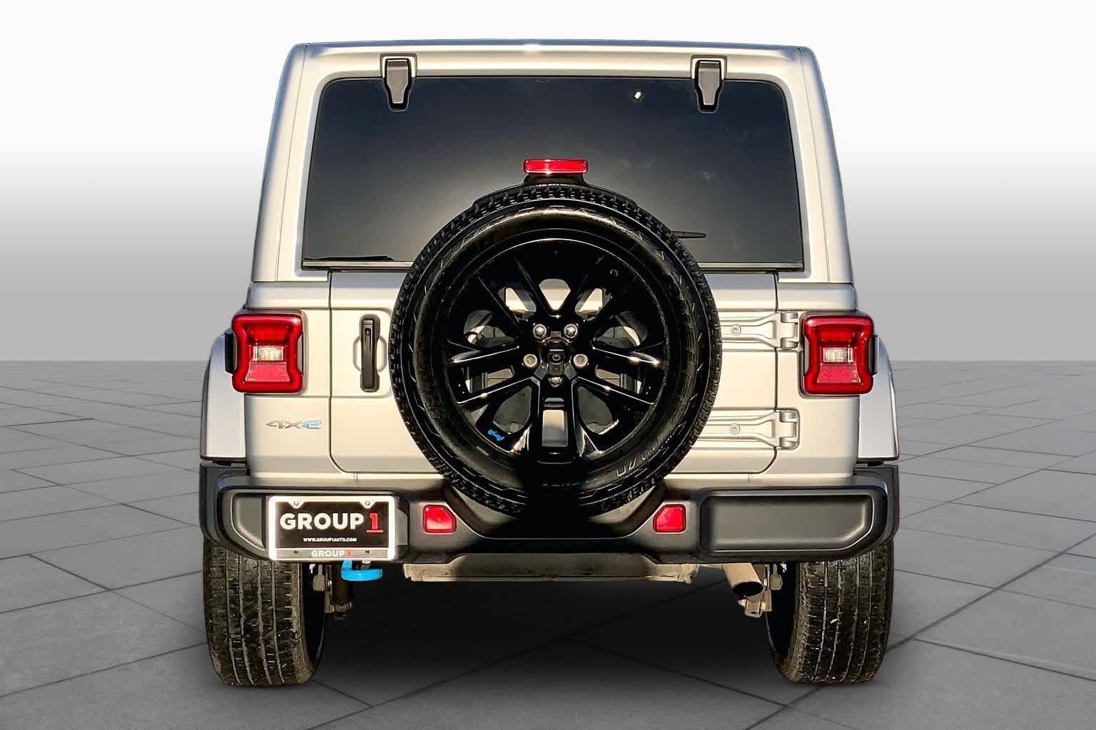 Used 2022 Jeep Wrangler Unlimited Sahara w/ Cold Weather Group AWD/4WD image 5