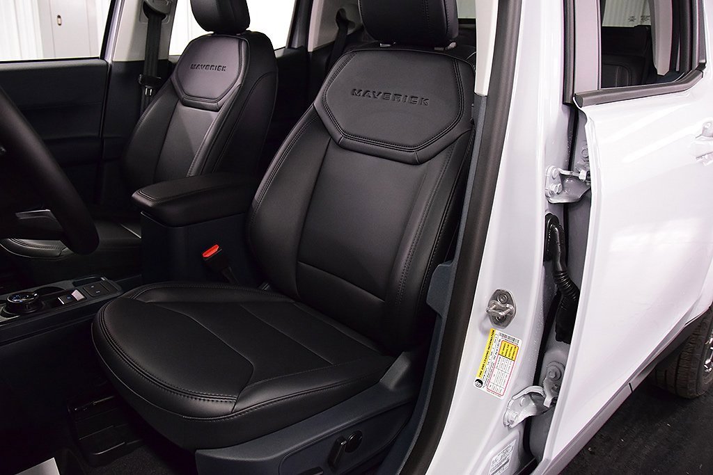 New 2025 Ford Maverick Lariat w/ Black Appearance Package image 29