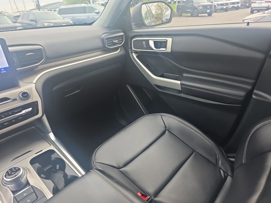 Certified 2024 Ford Explorer XLT w/ Equipment Group 202A AWD/4WD image 25