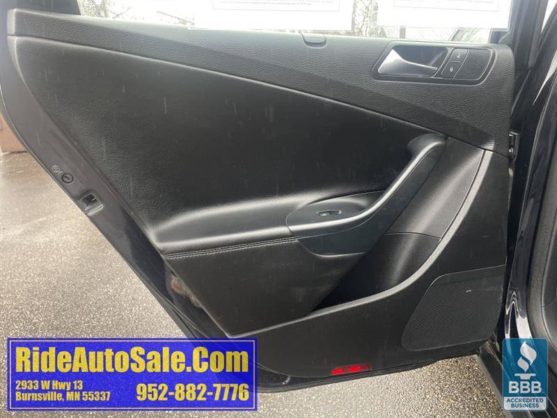 Used 2010 Volkswagen Passat Komfort FWD image 11