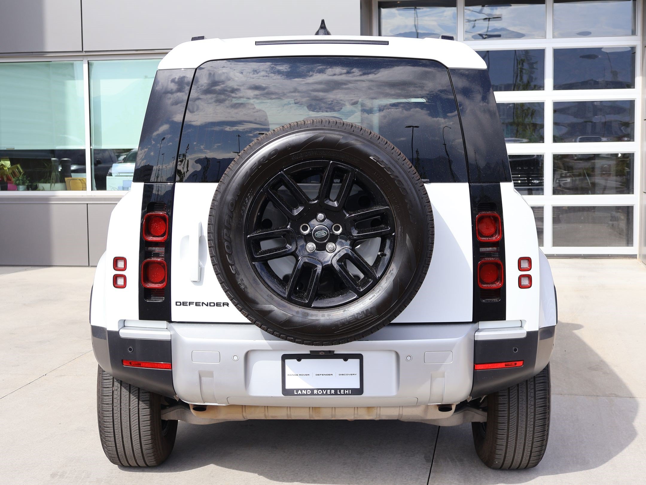Used 2025 Land Rover Defender 110 S AWD/4WD image 9