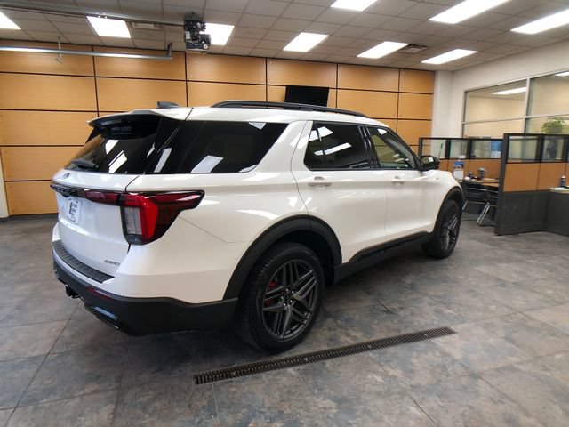 Used 2025 Ford Explorer ST-Line w/ Premium Package AWD/4WD image 7