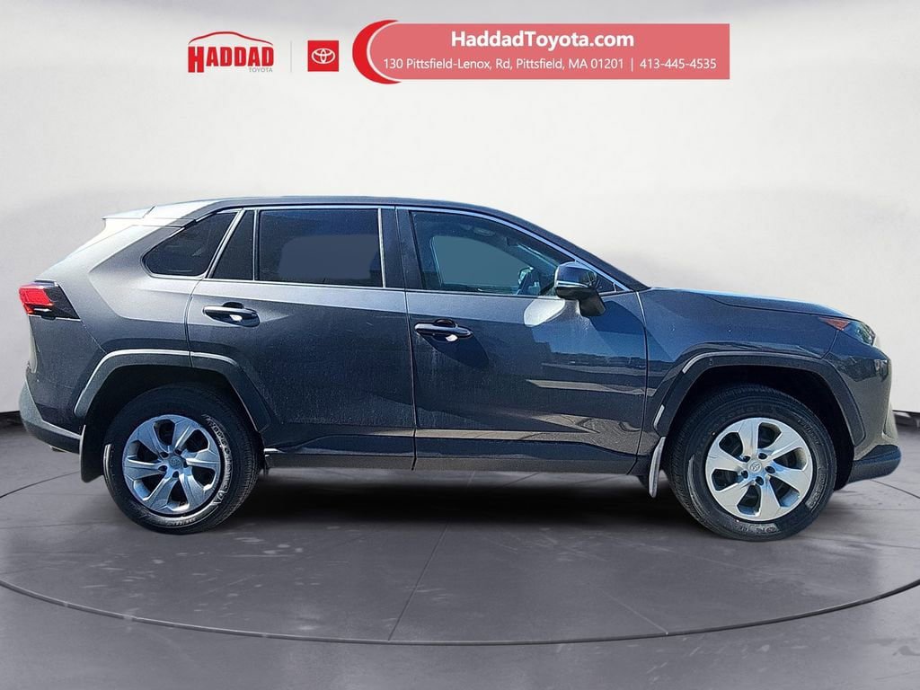 Used 2022 Toyota RAV4 LE AWD/4WD image 7
