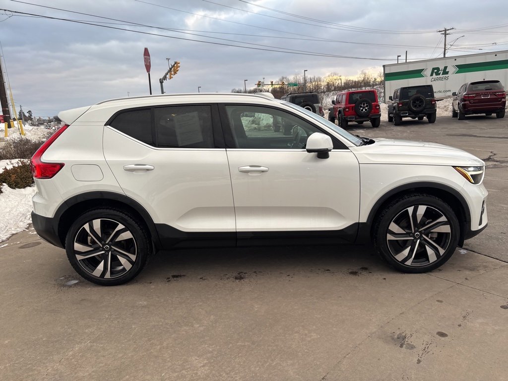 Certified 2023 Volvo XC40 B5 Plus w/ Protection Package Premier image 5