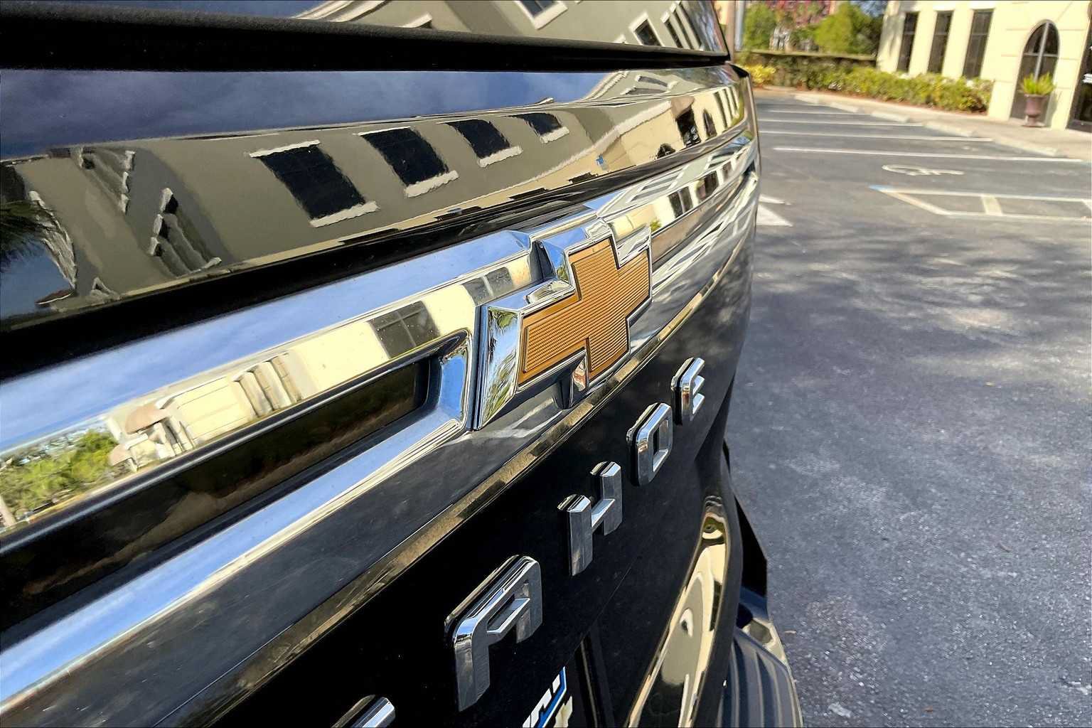 Used 2021 Chevrolet Tahoe LT w/ Luxury Package RWD image 9