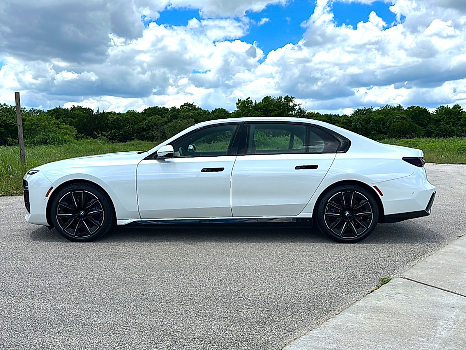 New 2024 BMW i7 xDrive60 w/ Executive Package AWD/4WD image 5