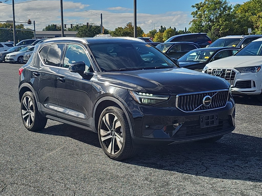 Used 2023 Volvo XC40 B5 Ultimate w/ Protection Package Premier AWD/4WD image 1