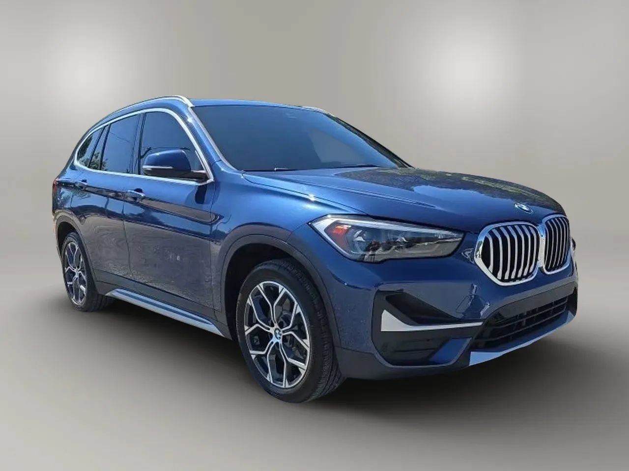 Used 2021 BMW X1 xDrive28i w/ Premium Package AWD/4WD image 3