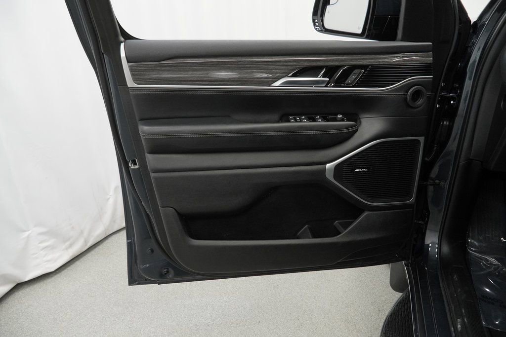 Certified 2022 Jeep Wagoneer Series III w/ Flexible Seating Group image 37