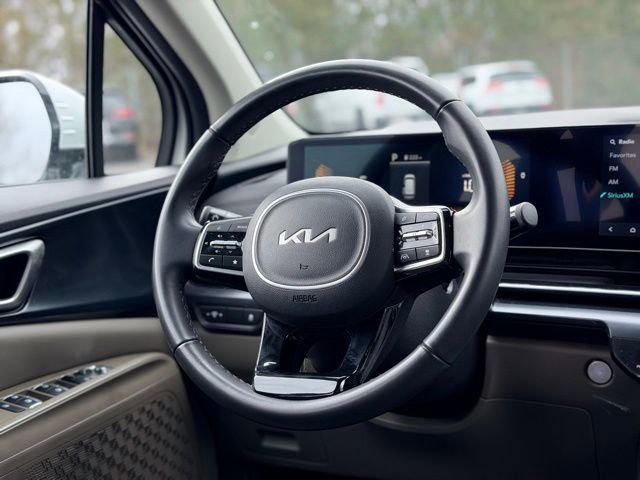 Used 2025 Kia Carnival image 22