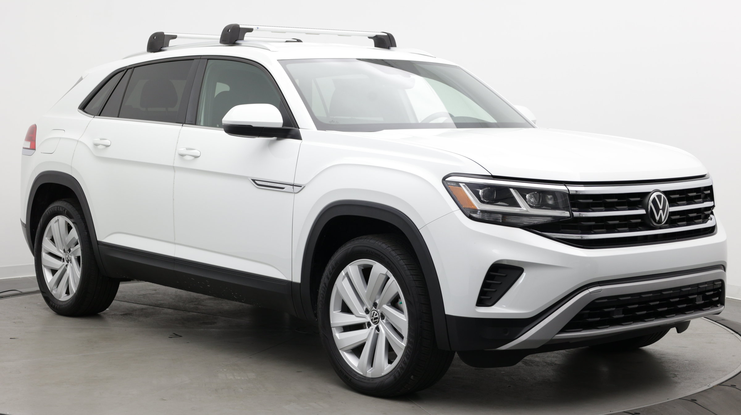 Used 2023 Volkswagen Atlas Cross Sport SE FWD image 3