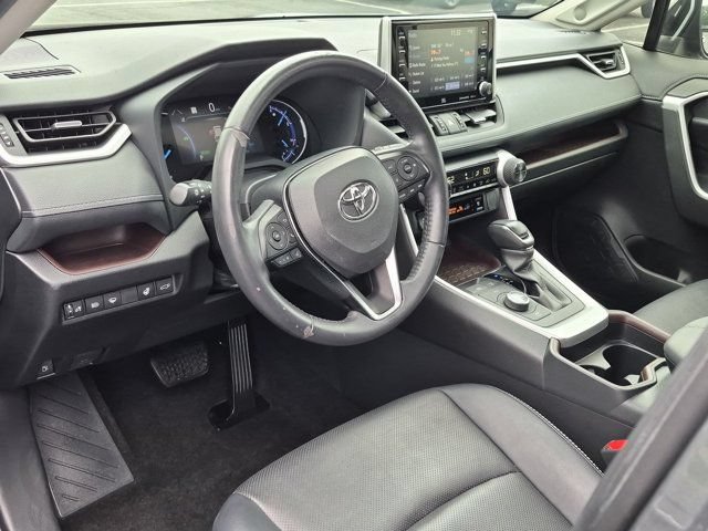 Certified 2020 Toyota RAV4 Limited w/ Limited Grade Weather Package AWD/4WD image 4