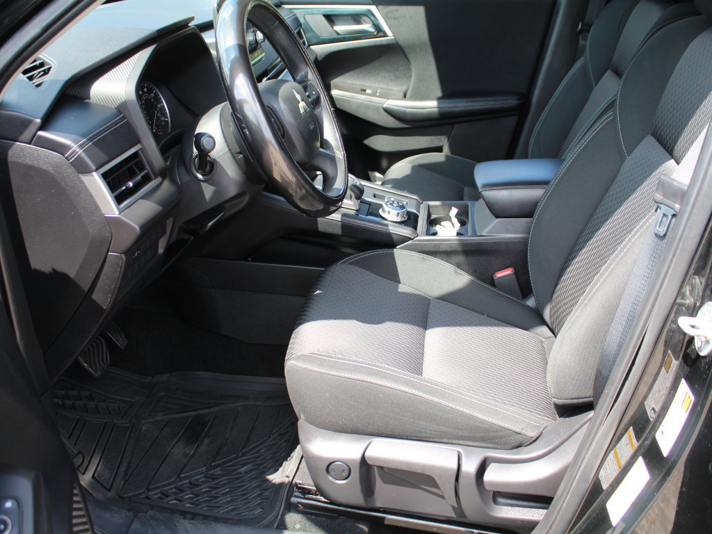 Used 2022 Mitsubishi Outlander ES FWD image 12